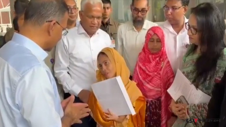তিন প্রতিবন্ধী ব্যক্তির হাতে নিয়োগপত্র তুলে দিলেন প্রধানমন্ত্রী
