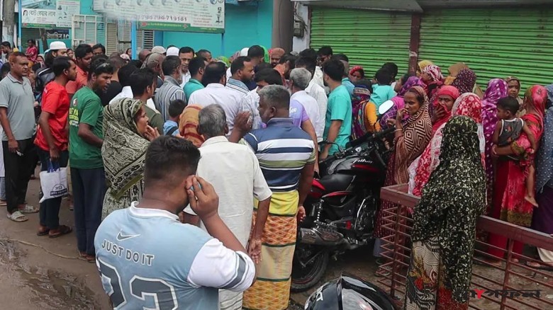 স্কুলে যাওয়ার পথে বাস চাপায় প্রাণ গেল শিক্ষকের
