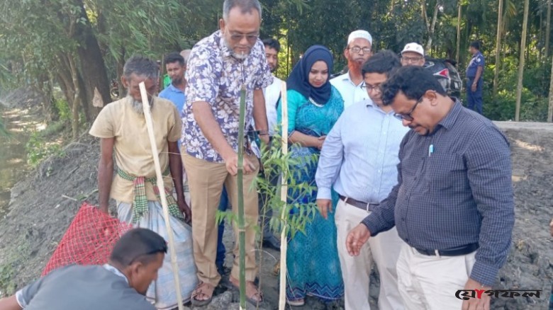 খাল পুনঃখননে সাশ্রয়, রাষ্ট্রীয় কোষাগারে ১ কোটি ২ লাখ টাকা ফেরত দিলেন চরফ্যাশনের ইউএনও