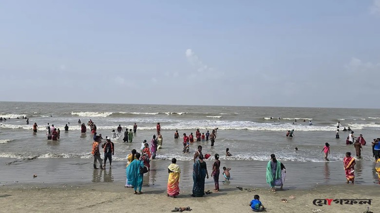 লোডশেডিংয়ে বিপর্যস্ত কুয়াকাটা, ধাক্কায় পর্যটন ব্যবসা