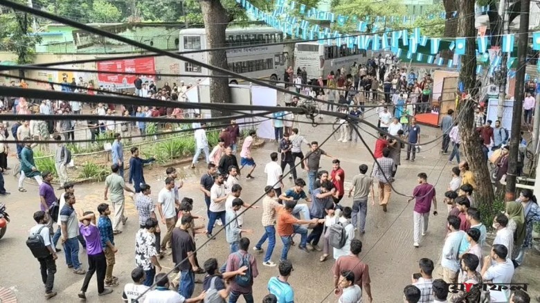 জবিতে সংঘর্ষ, ভিপি-জিএসকে বের করে দিল ছাত্রদল