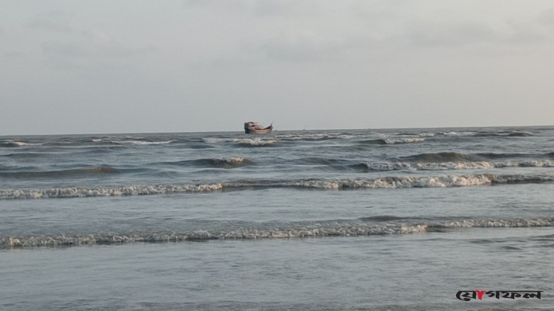 গভীর সাগরে জলদস্যুর হামলা, আহত ১৪ জেলে
