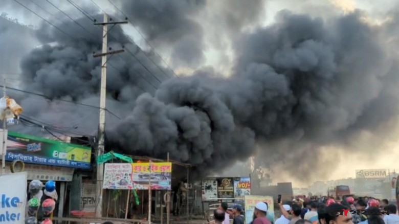 নারায়ণগঞ্জে কেমিক্যাল গোডাউনে ভয়াবহ আগুন