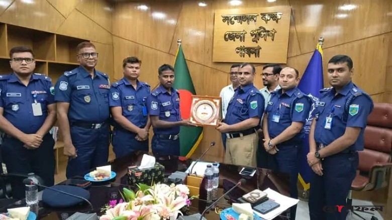 পাবনায় অতিরিক্ত পুলিশ সুপার রেজিনুর রহমানকে বিদায় সংবর্ধনা