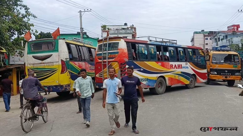 শ্রমিকনেতাকে গ্রেপ্তারের প্রতিবাদে  ধর্মঘট, ভোগান্তিতে যাত্রীরা