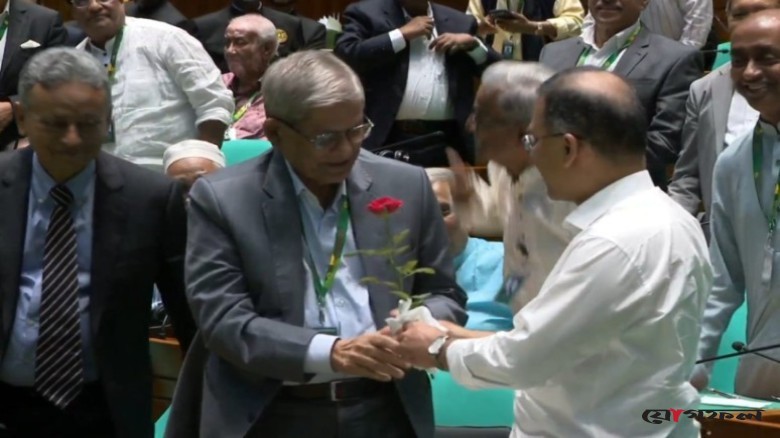 লাল গোলাপে নতুন রাষ্ট্রপতিকে অভিনন্দন জানালেন প্রধানমন্ত্রী