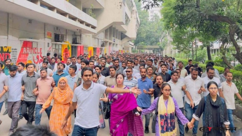 মির্জা ফখরুল ও রিজভীকে অভিনন্দন, ঢাবিতে ছাত্রদলের মিছিল