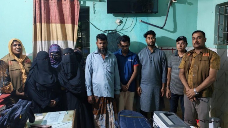 নোয়াখালীর দুই হোটেলে অভিযান, নারী-পুরুষসহ আটক ৮