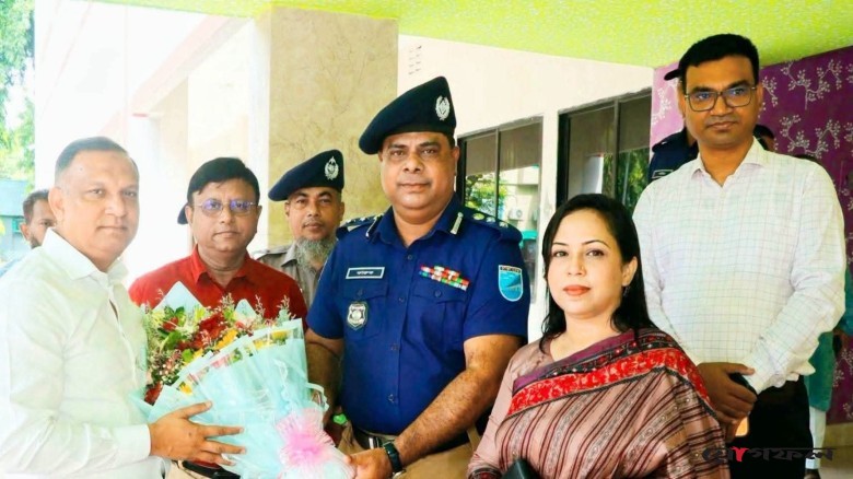 নরসিংদীতে আইনশৃঙ্খলা পরিস্থিতি নিয়ে প্রতিমন্ত্রীর মতবিনিময়