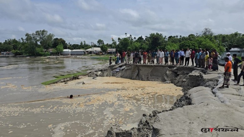 তিস্তার ভাঙনে আতঙ্কে নদীপাড়ের মানুষ