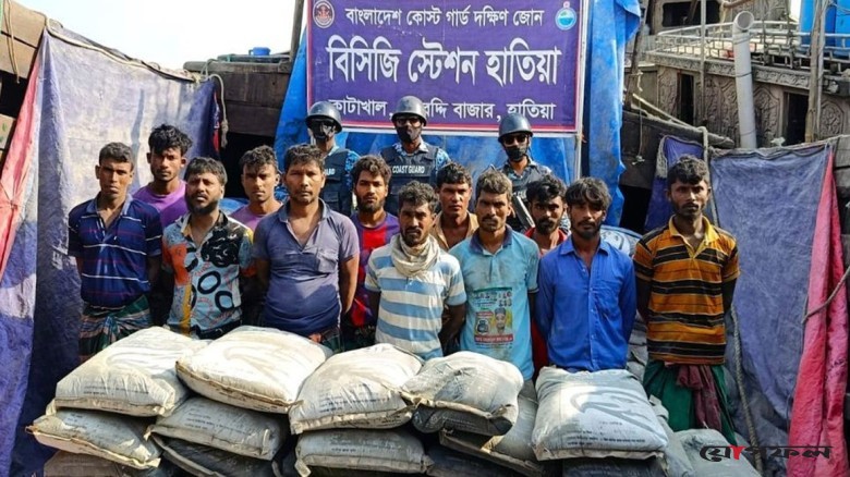 মিয়ানমারে পাচারের সময় ৫৯৫ বস্তা সিমেন্টসহ ১২ জন আটক