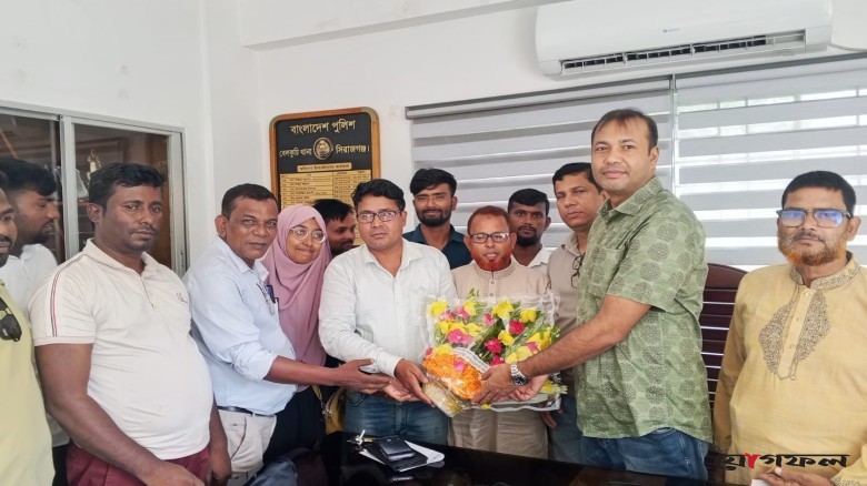 বেলকুচিতে সাংবাদিকদের সঙ্গে ওসির মতবিনিময়