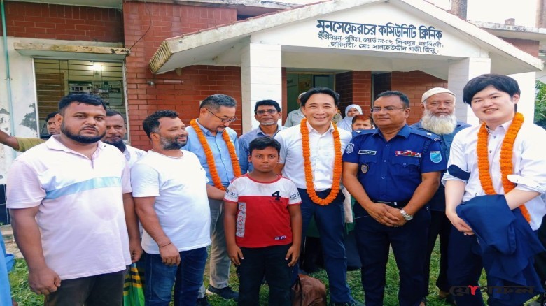 নরসিংদীর শিবপুরে কমিউনিটি ক্লিনিক পরিদর্শনে জাপান প্রতিনিধি 