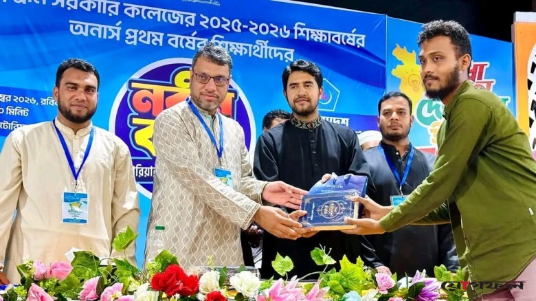 আলোর মিছিলে নবাগত মুখ