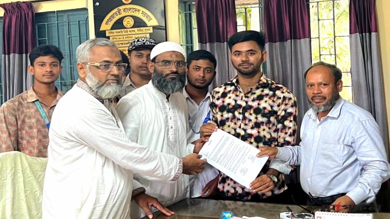 সাঁথিয়া সরকারি কলেজে ৬টি দাবিতে ছাত্রশিবিরের স্মারকলিপি